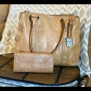 🌾Beautiful Frye Melissa Tote & Matching Wallet🌾